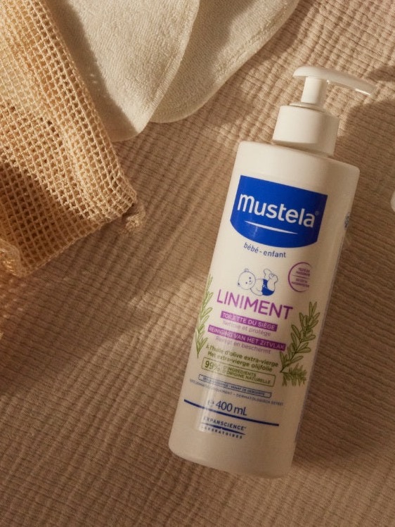 Mustela : le liniment, soin du change, posé sur une mousseline